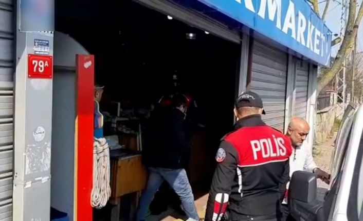 (Özel) Sultangazi’de polis ekipleri, yasağa uymayan marketi bastı