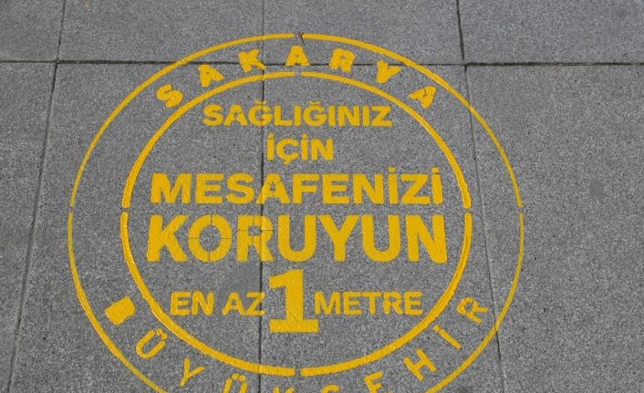 Sakarya Büyükşehir’den yollara çıkartmalı sosyal mesafe uyarısı