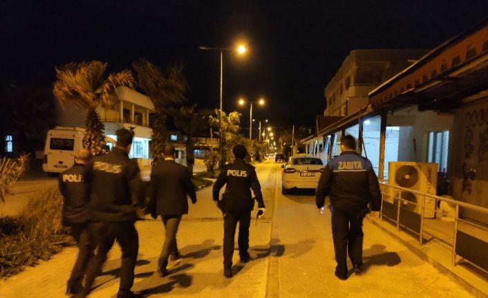 Samandağ’da polis ve zabıta ekipleri gece denetimi yaptı