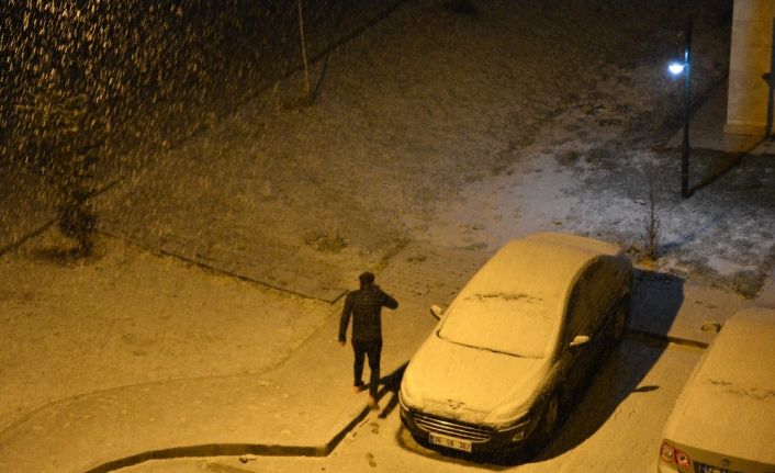 Sarıkamış beyaza büründü, Nisan ayında yağan kar şaşırttı