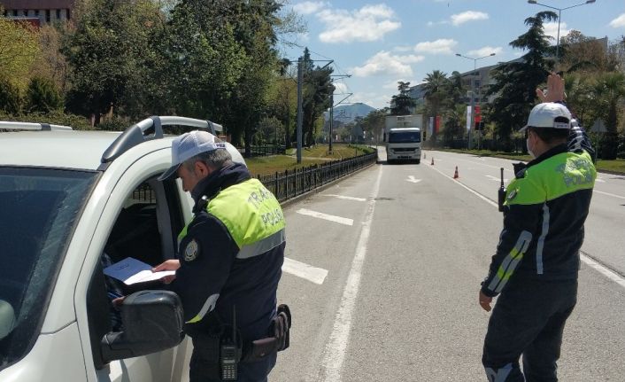 Sokağa çıkma yasağında polis denetimi