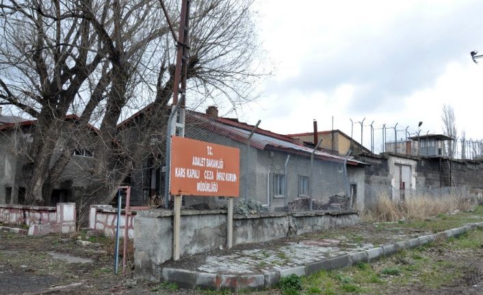 Stalin’in kayınpederinin de kaldığı cezaevi harabeye döndü