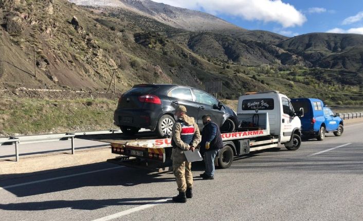 Takla atan otomobildeki sağlık çalışanı yaralandı