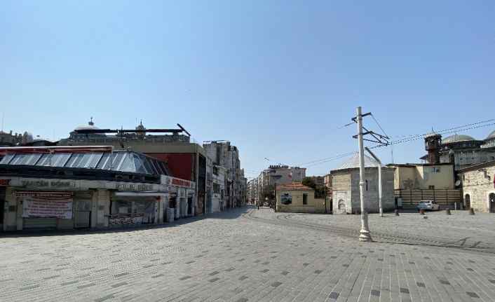 Taksim Meydanı’nda tarihi sessizlik