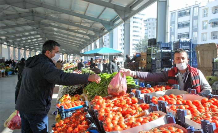 Tokatlılar pazar alışverişini ihmal etmedi