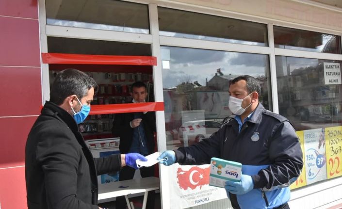 Tufanbeyli’de maske dağıtımına başlandı