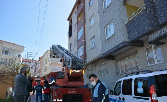 Türkeli’de apartmanda korkutan yangın