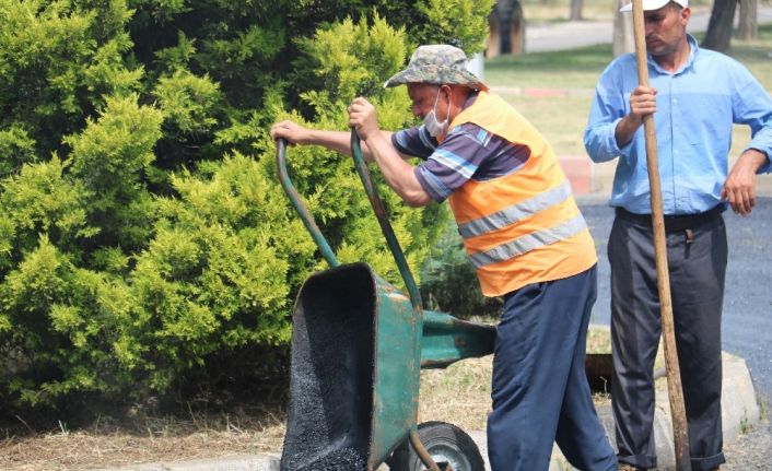 40 derece sıcaklıkta asfalt döküyorlar