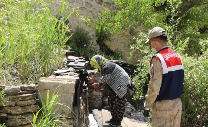 65 yaş üstü vatandaşlar tur otobüsüyle Munzur Vadisi’ni gezdi