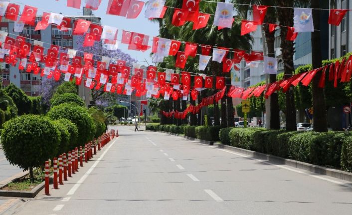 Adanalıları korona virüs değil sıcak hava eve hapsetti