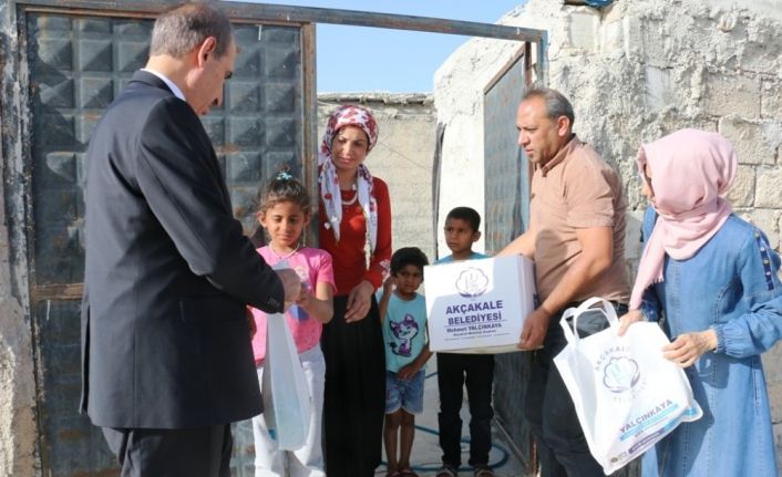 Akçakale’de ihtiyaç sahibi ailelere gıda desteği