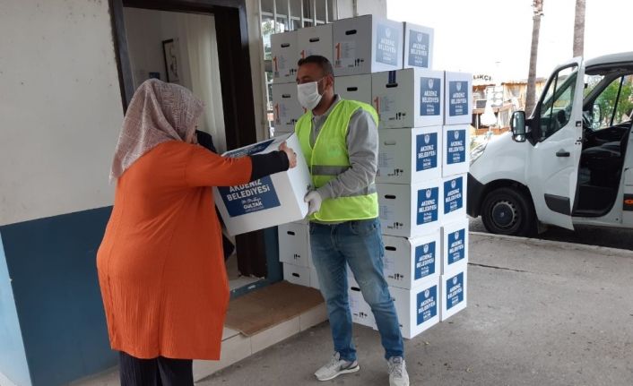 Akdeniz’de 30 bin adet Ramazan kolisinin dağıtımına başlandı