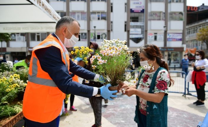 Altınordu’da normale dönüş çiçekle başladı