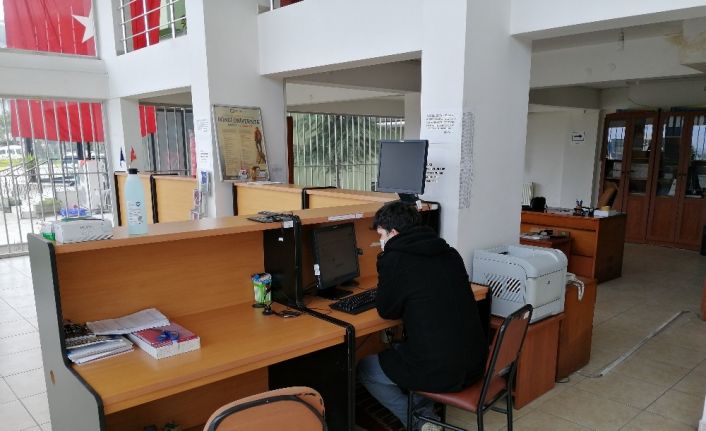 Anadolu Üniversitesi, online sınavlar süresince açıköğretim bürolarını öğrencilerin kullanımına sundu