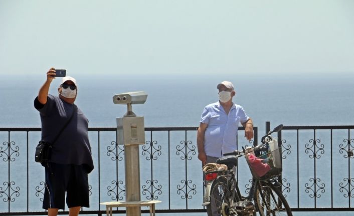 Antalya’da yaşlı vatandaşlar 41 derece dinlemedi