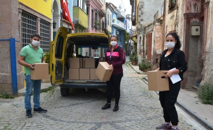 Ayvalık’ta AK Gençlik ve AK Kadınlar yoksulun yanında