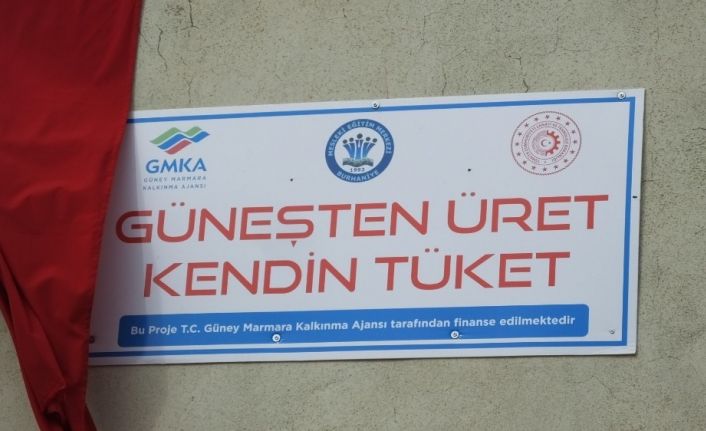 Bu okul kendi elektriğini üretmek için güneş santral kurdu