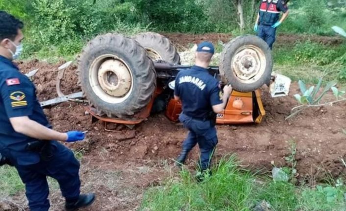 Çalışırken devrilen traktörün altında çiftçi hayatını kaybetti