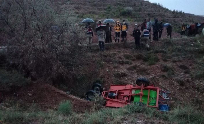 Çapa motoru şarampole yuvarlandı: 1 ölü, 1 yaralı