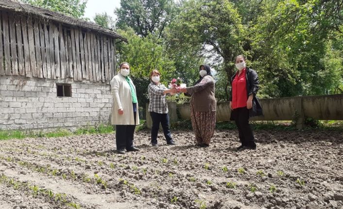 Çiftçi kadınların çiftçiler günü kutlandı