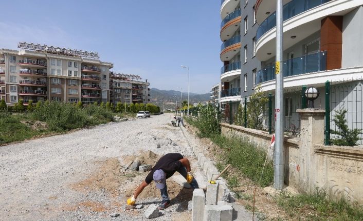 Efeler’de yollar yenileniyor