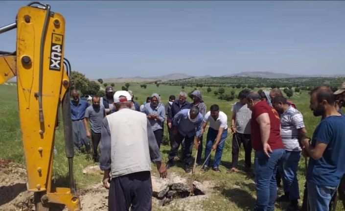 Eğil’de su kuyusunda mahsur kalan atı belediye ekipleri kurtardı