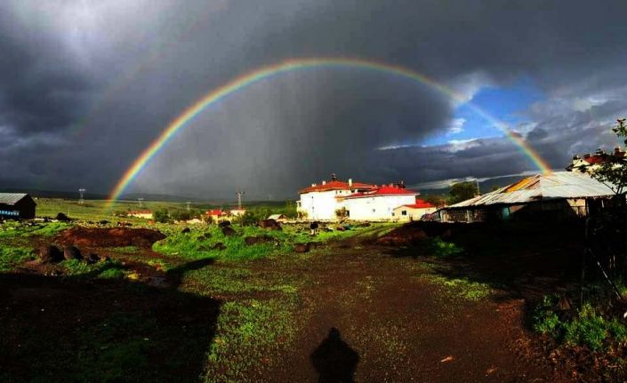 Elazığ’da  gökkuşağı şöleni