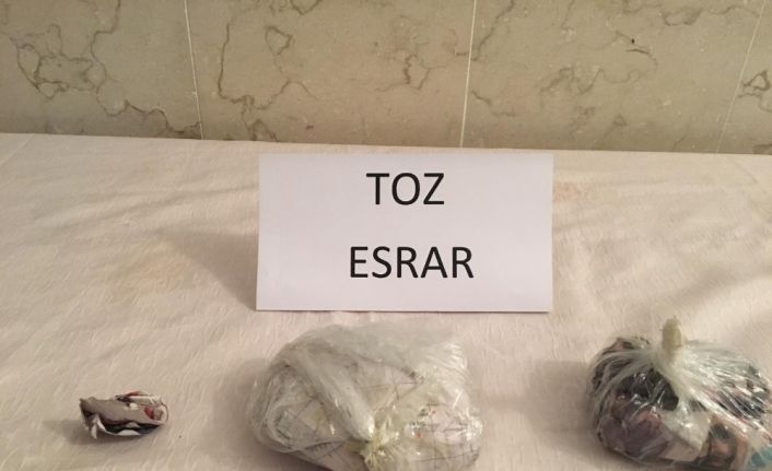 Elazığ’da şüphelinin aracından yarım kilo toz esrar çıktı