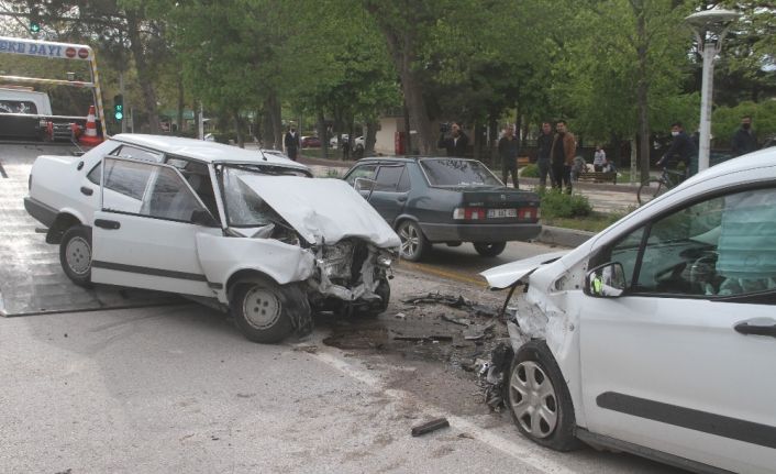 Elazığ’da trafik kazası: 1’i ağır 3 yaralı