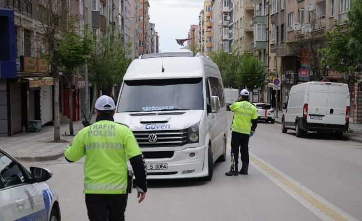 Emniyet kısıtlama kontrollerine aralıksız devam ediyor