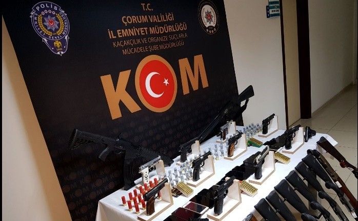 Emniyet suç örgütüne yönelik operasyonun görüntülerini paylaştı