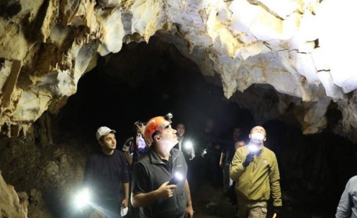 Farklı oluşumuyla dikkat çeken Karanlık Mağara’da inceleme