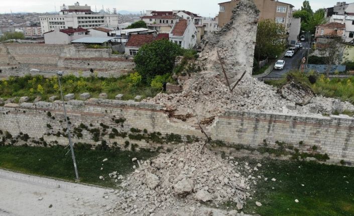 Fatih’teki tarihi surlarda çökme yaşandı