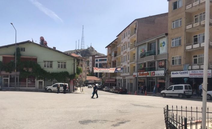 Hekimhan’da testi pozitif çıkan berberin müşterileri de yakın takipte