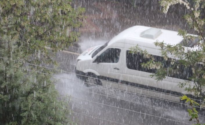 Kahramanmaraş’ta yağmur ve dolu etkili oldu