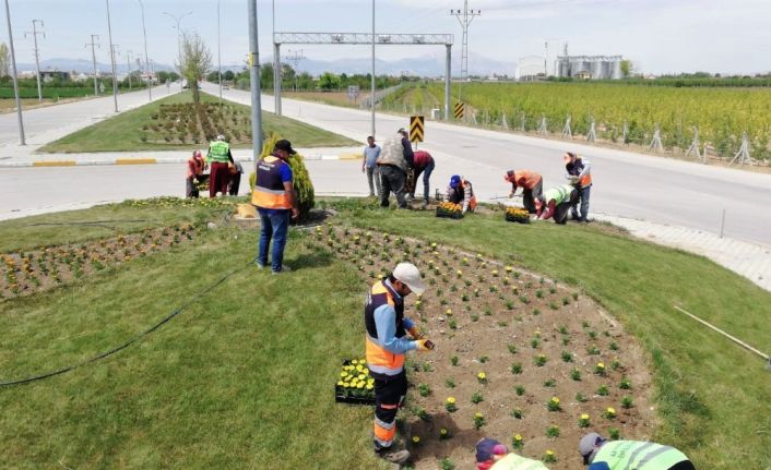 Karaman’da kavşaklar çiçeklerle donatıldı