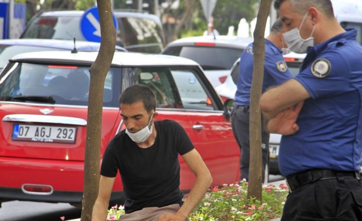 Karantinadan kaçtı, babasından kaçamadı