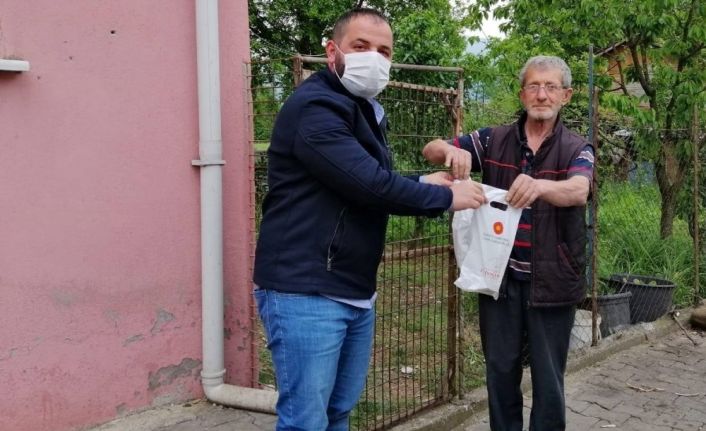 Kartepe’de günde 6 bin maske üretiliyor