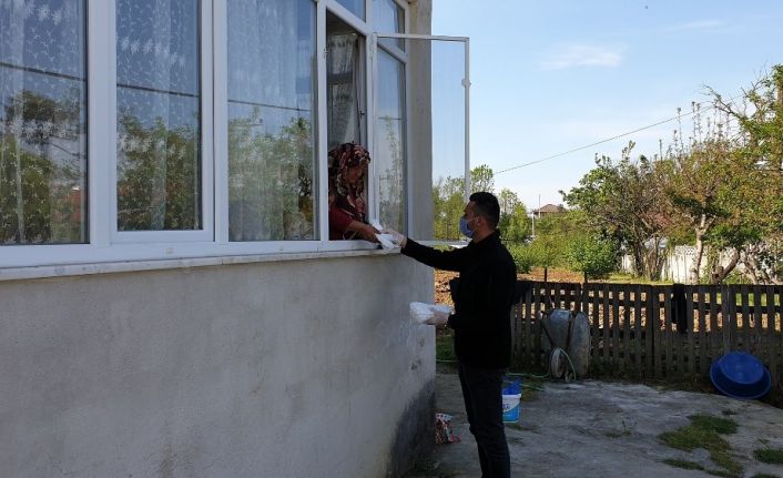 Kaynaşlı’da ücretsiz maske dağıtımı sürüyor