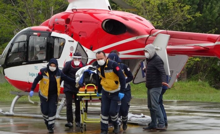 Kazada yaralanan tır sürücüsü ambulans helikopterle hastaneye sevk edildi