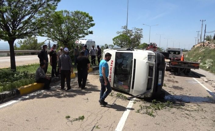 Kırıkkale’de yolcu minibüsü devrildi: 7 yaralı