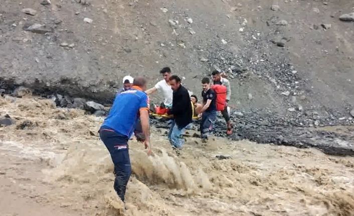 Kırsalda ayağı kırılan vatandaş kurtarıldı