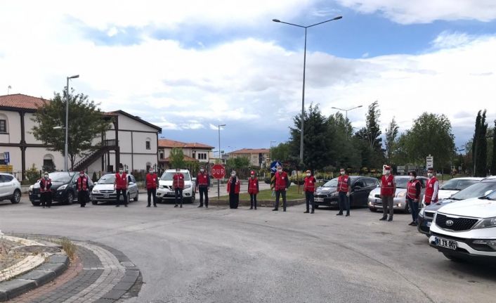 Kızılay gönüllüleri yardım için sahada