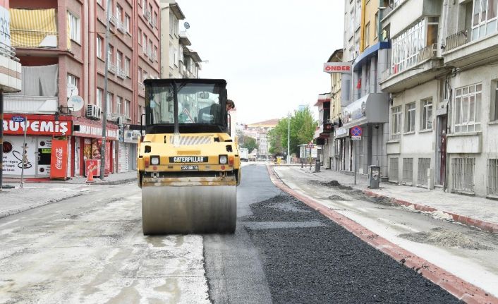 Konya Büyükşehir Belediyesi vatandaşlar evdeyken kavşaklarda düzenleme yapıyor