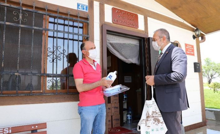 Konya Büyükşehir’den bin 154 muhtara hijyen seti desteği