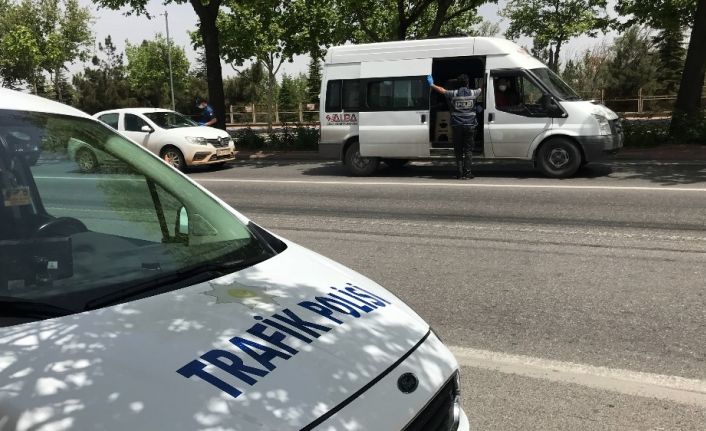 Konya’da sokağa çıkma kısıtlamasının ilk gününde polis denetim yaptı