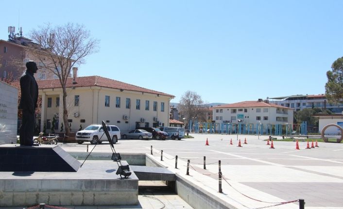 Kula’nın ana caddelerinde maskesiz dolaşmak yasaklandı