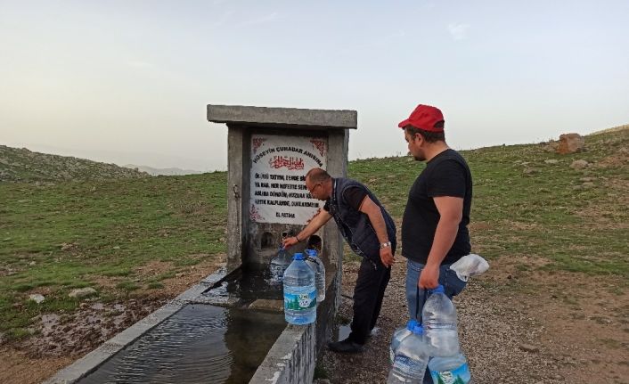 Kumalar Dağı’ndaki şifalı su Ramazan ayında ilgi odağı oluyor