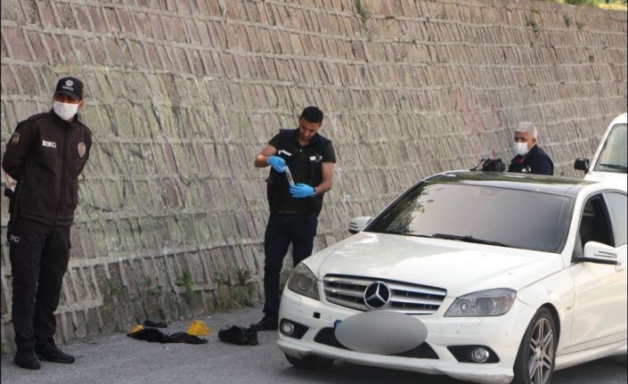 Lüks otomobilin önünü kesti, tabanca ile bacağından vurdu