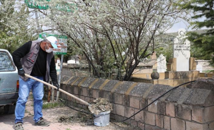 Melikgazi’de mezarlıklar bakım ve onarımdan geçiyor